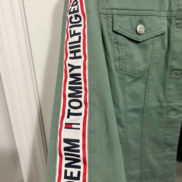 BRAND NEW WITH TAG TOMMY HILFIGER DENIM JACKET - Picture 5 of 8